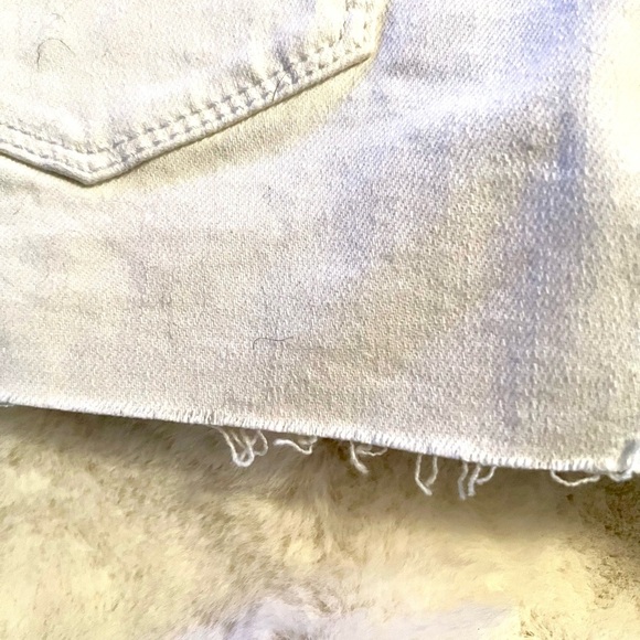 Universal Thread White with Black Side Detail Short Size 2 - Picture 10 of 14